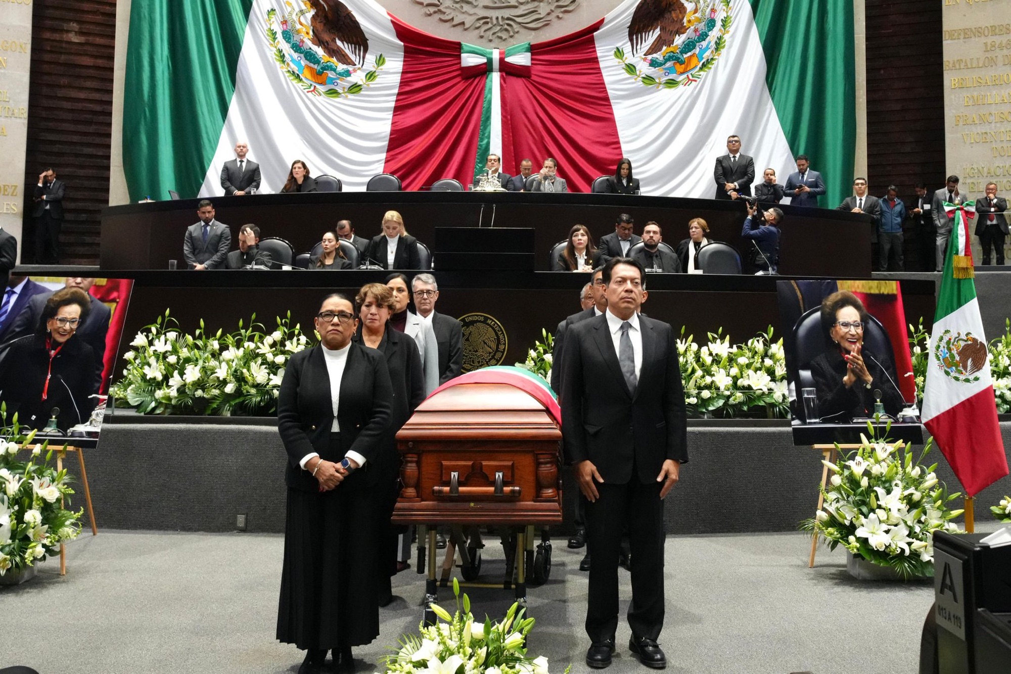 HOMENAJEAN A IFIGENIA MARTÍNEZ EN EL CONGRESO DE LA UNIÓN